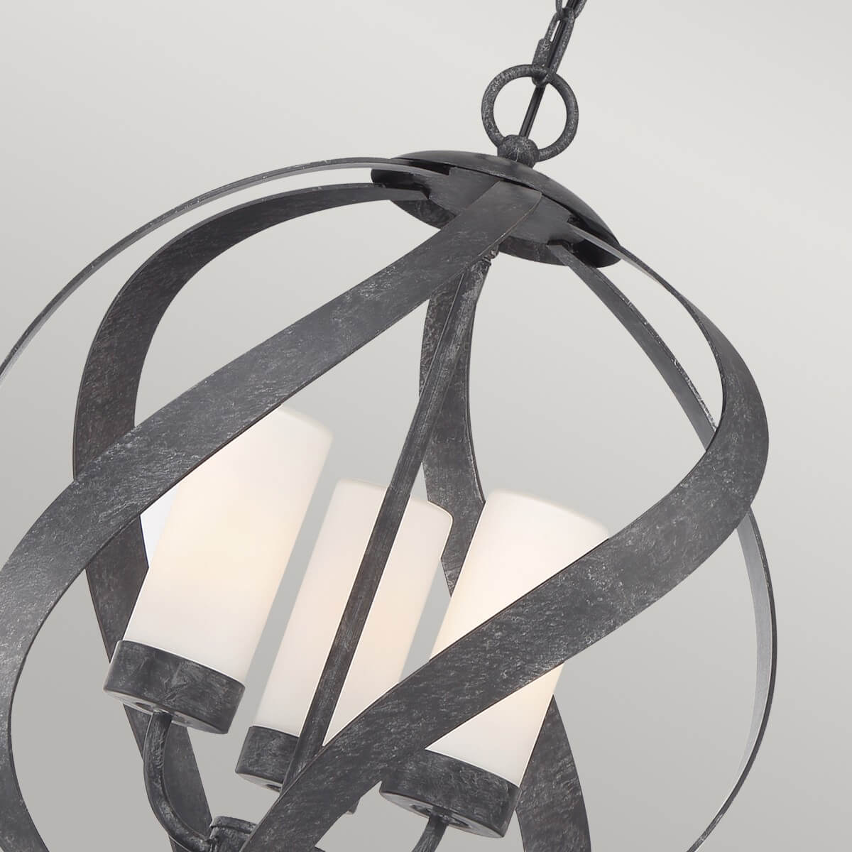 Suspension extérieure Blacksmith 3 lumières noire et opale, verre