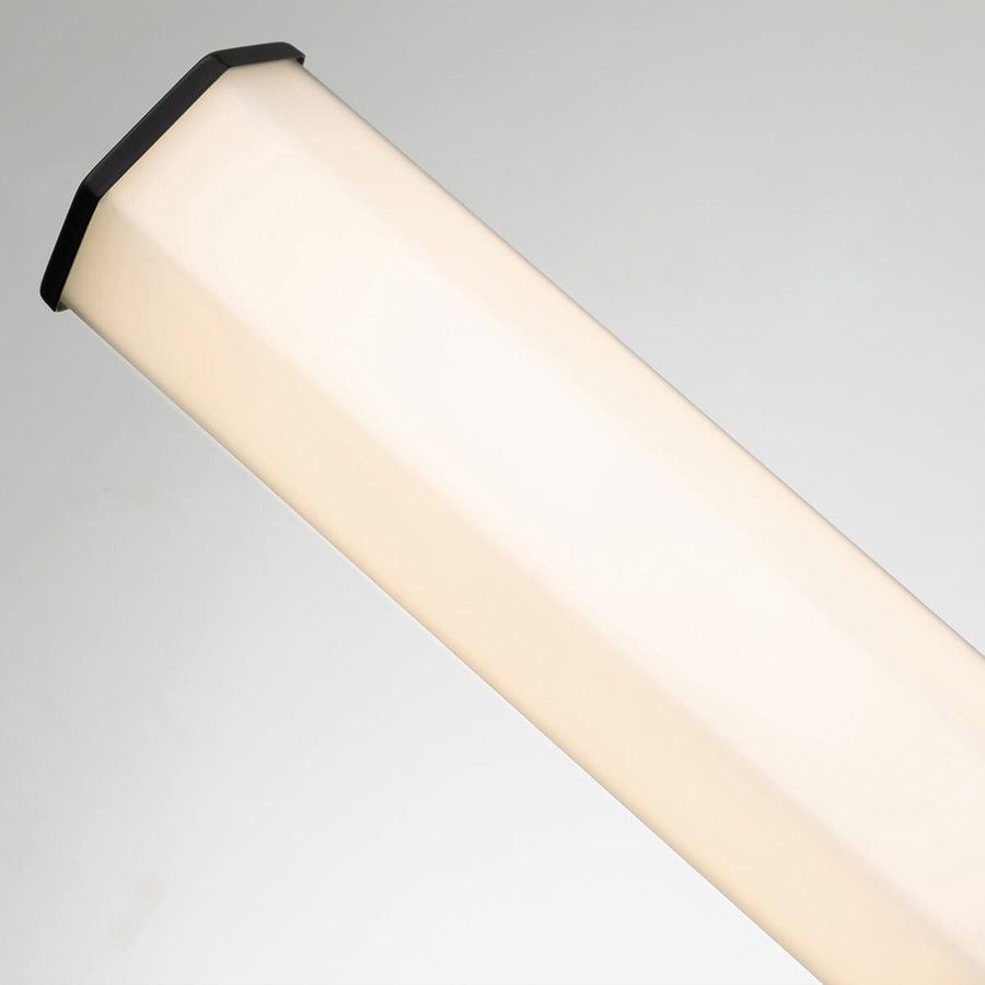 Vue en perspective du long diffuseur opale légèrement incliné