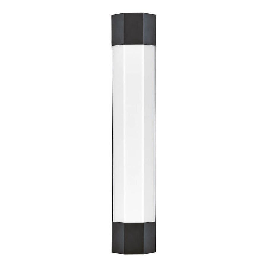 Vue légèrement inclinée du luminaire allumé, diffuseur blanc lumineux