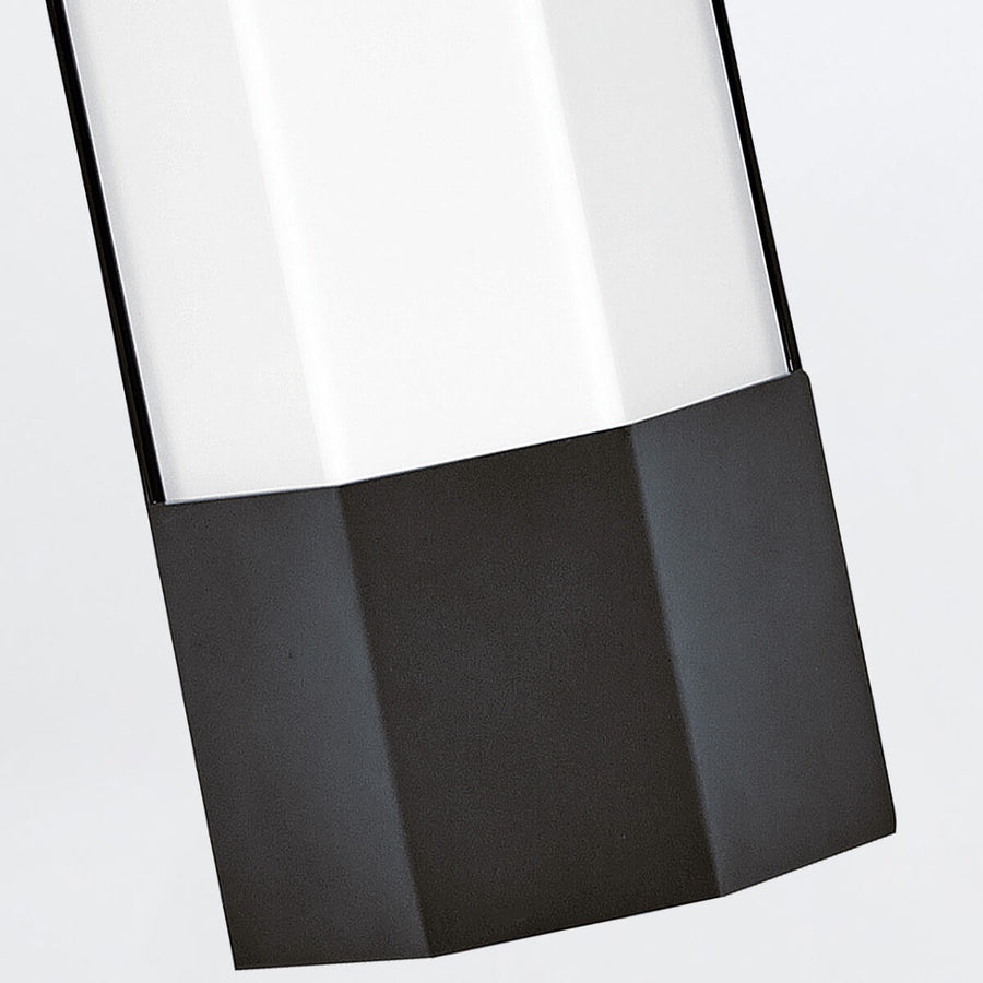 Détail du bas de l'applique, embout noir et verre blanc