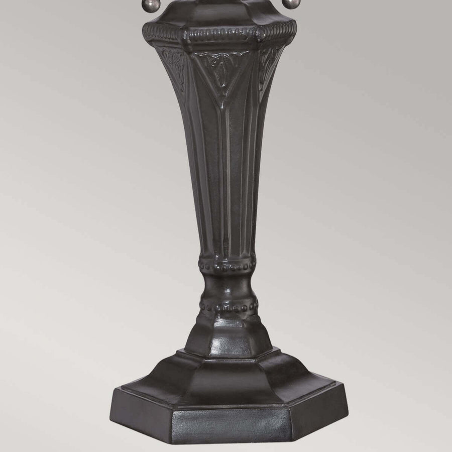 Pied de lampe en bronze, fût cannelé et base octogonale moulurée.