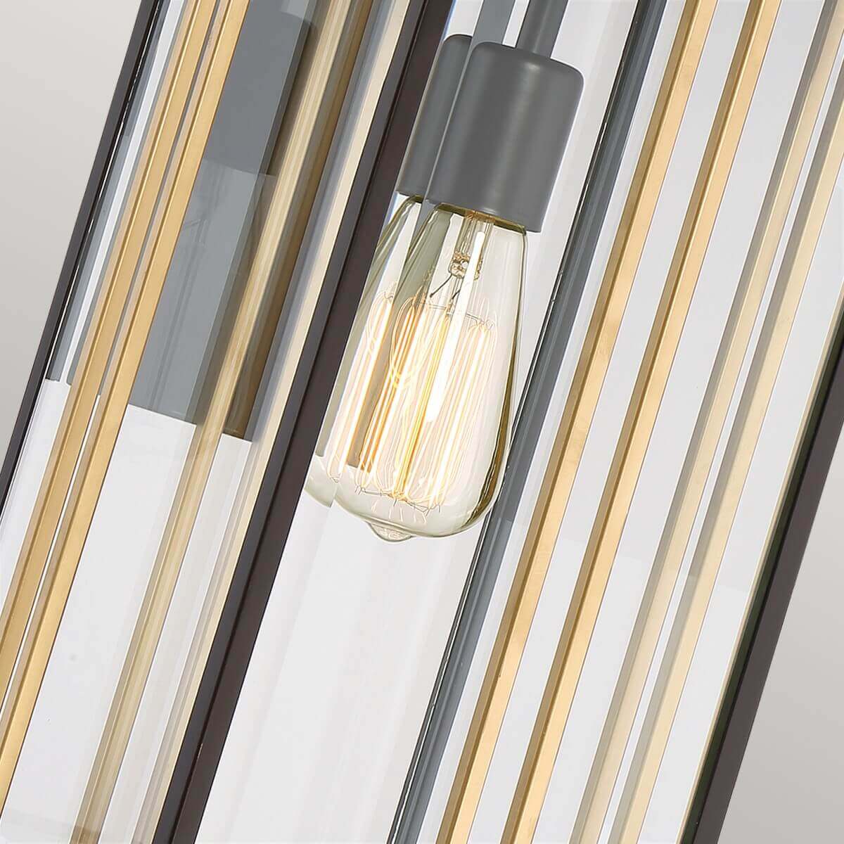 Gros plan sur l'ampoule à filament dans la cage de verre