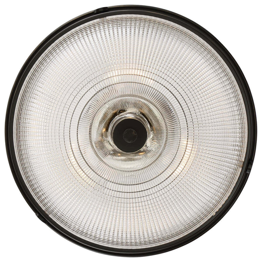 Vue par-dessous du plafonnier dévoilant le verre strié et la finition centrale bronze.