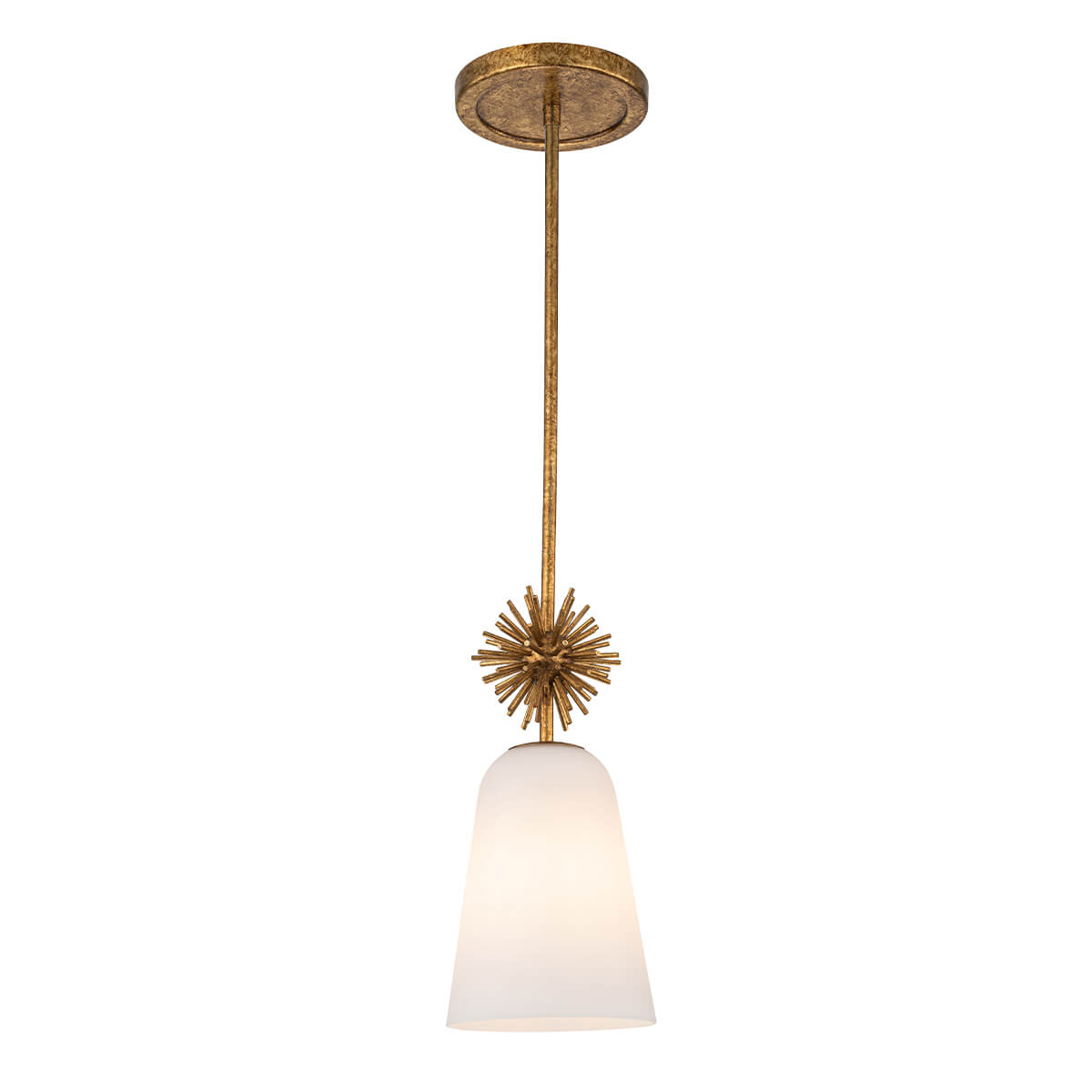 Second angle du luminaire suspendu, étoile dorée et abat-jour conique opalin.