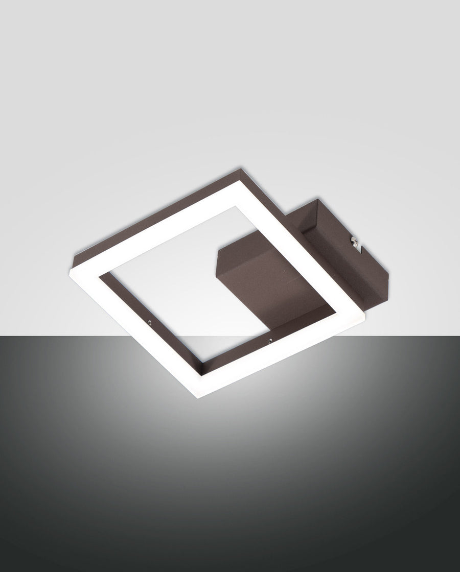 Vue de face du luminaire carré à contour lumineux, finition rouille, sur fond neutre