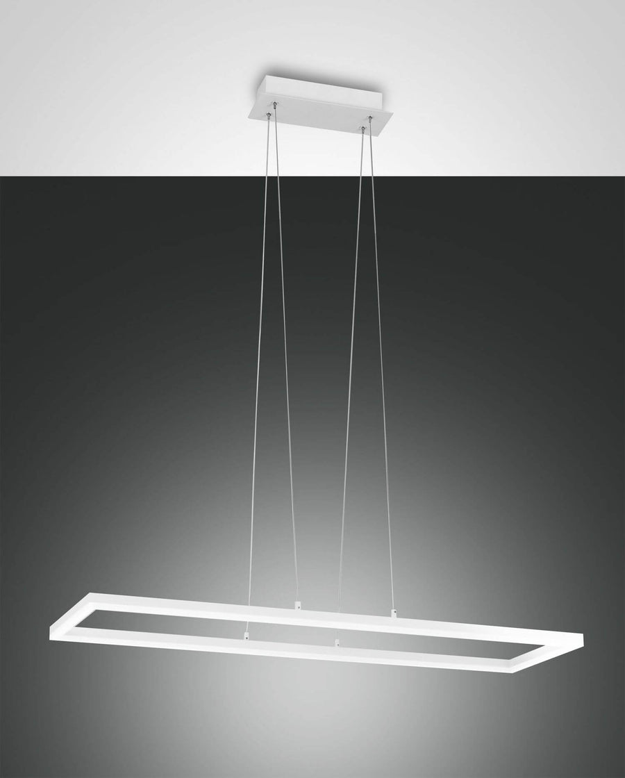 Vue de produit d'une suspension rectangulaire blanche avec câbles et platine.