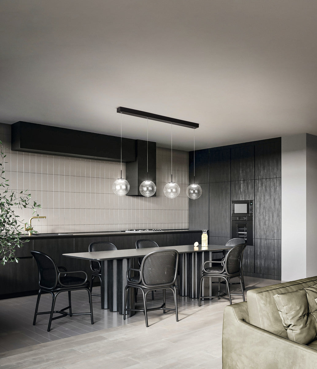 Mise en ambiance au-dessus d'une table de cuisine moderne aux meubles noirs