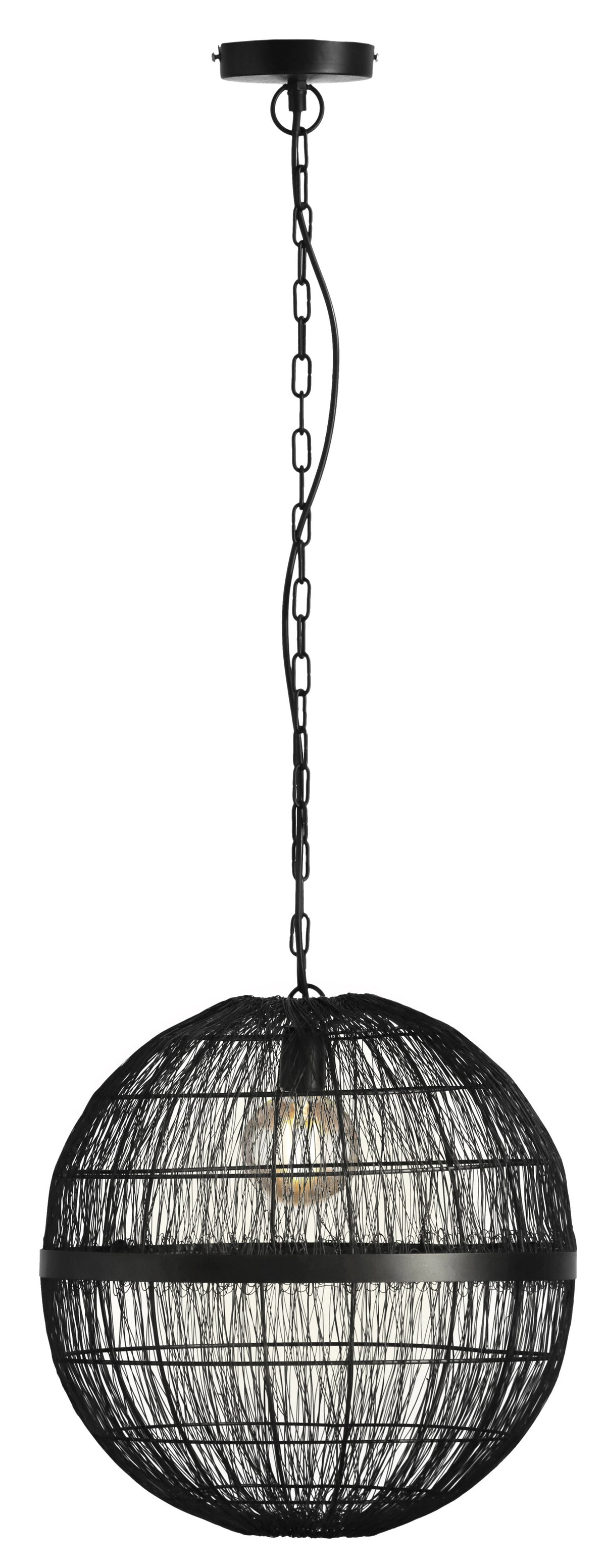 Vue rapprochée de la suspension noire, ampoule visible à travers la sphère ajourée.