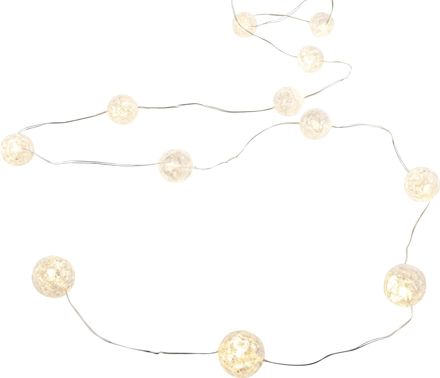 Vue d'ensemble de la guirlande étalée, boules lumineuses reliées par un fil souple