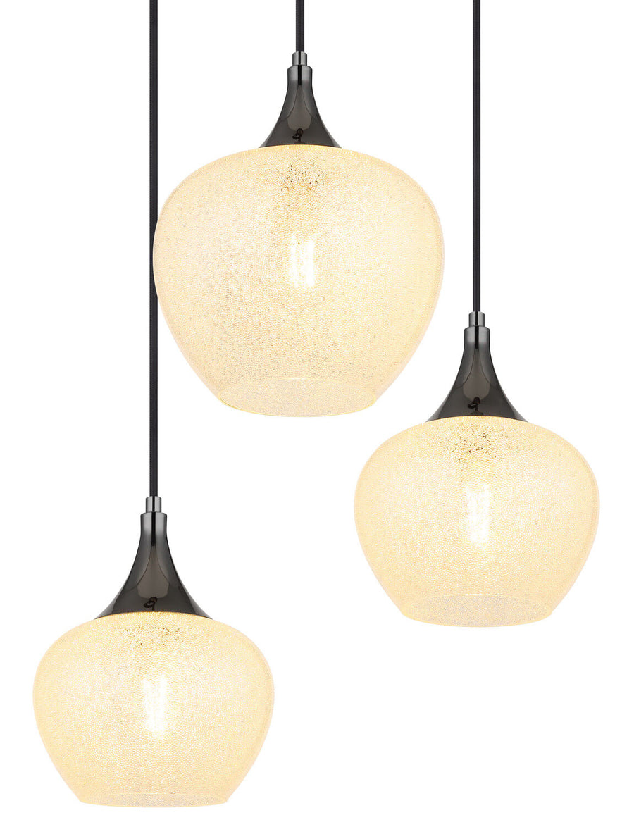 Vue rapprochée de trois globes en verre ambré et de leurs fixations noires