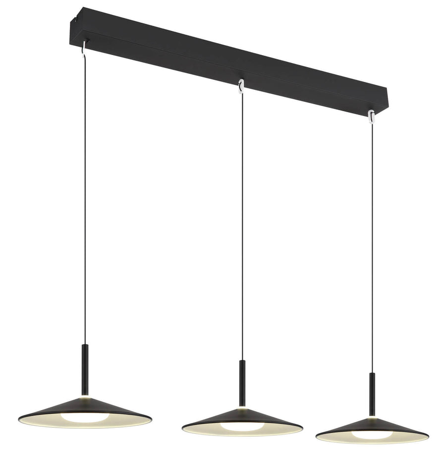 Vue de face d'une suspension noire à trois abat-jours coniques et barre rectangulaire