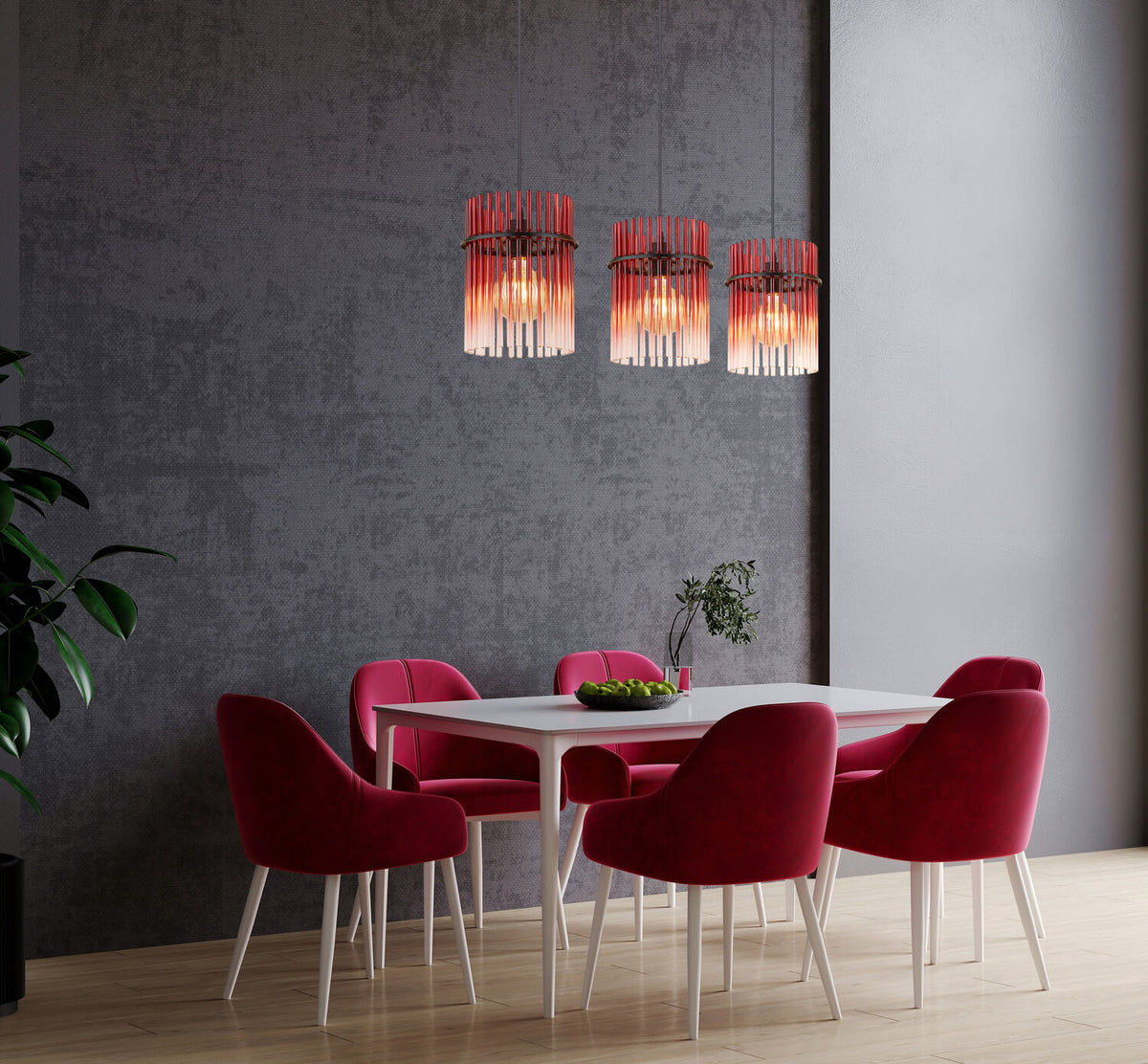 Mise en ambiance au-dessus d'une table de salle à manger, chaises rouges et mur sombre