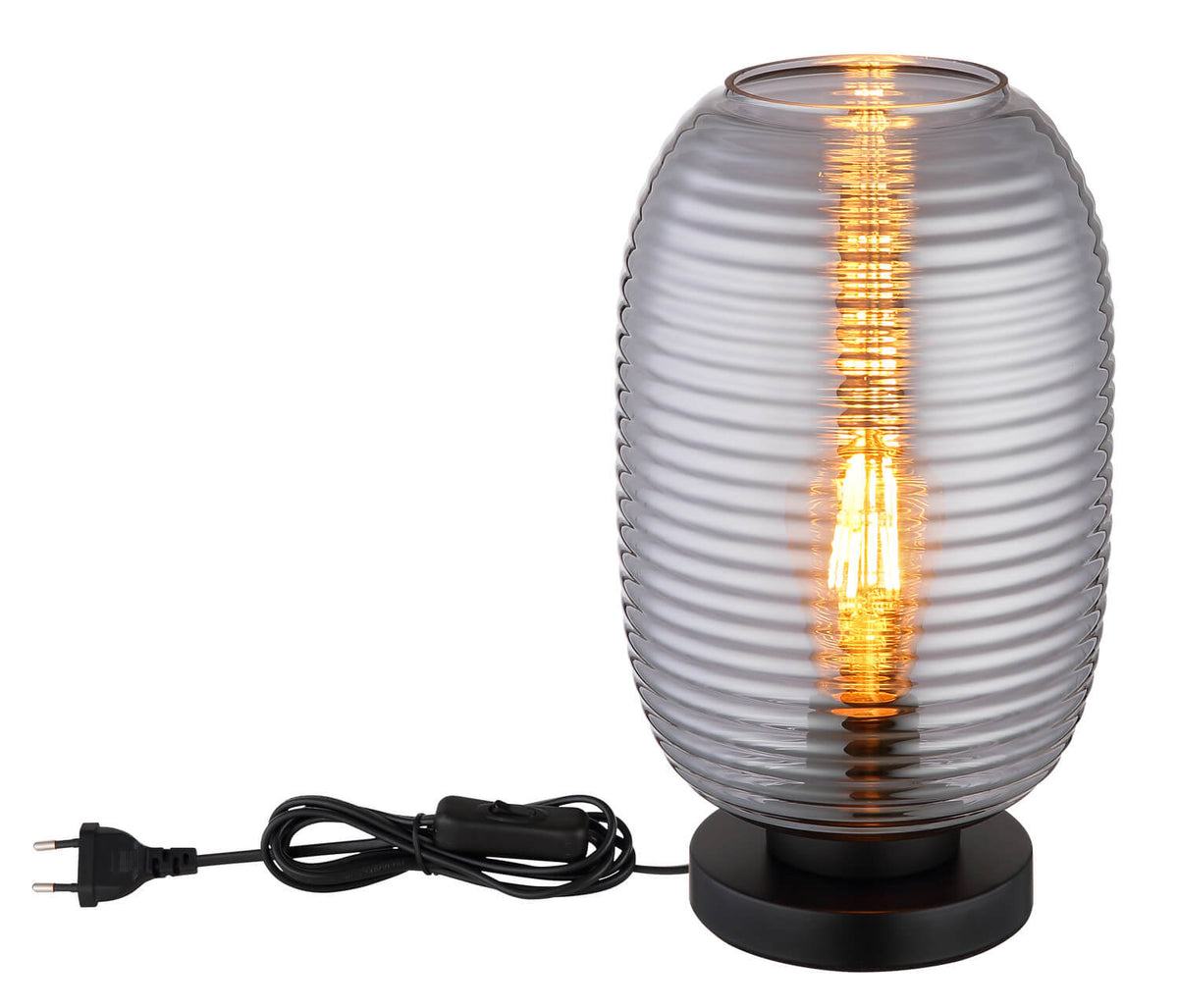 Lampe allumée avec câble d'alimentation et prise visibles, posée sur fond blanc.