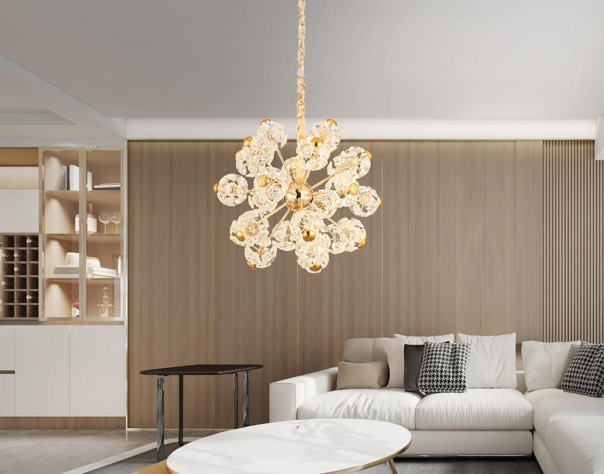 Mise en ambiance dans un salon moderne avec canapé blanc et mur en bois