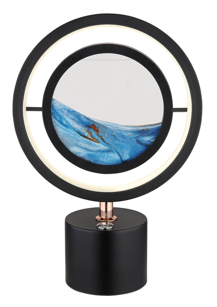 Face avant de la lampe à poser, anneau lumineux et motif bleu central.