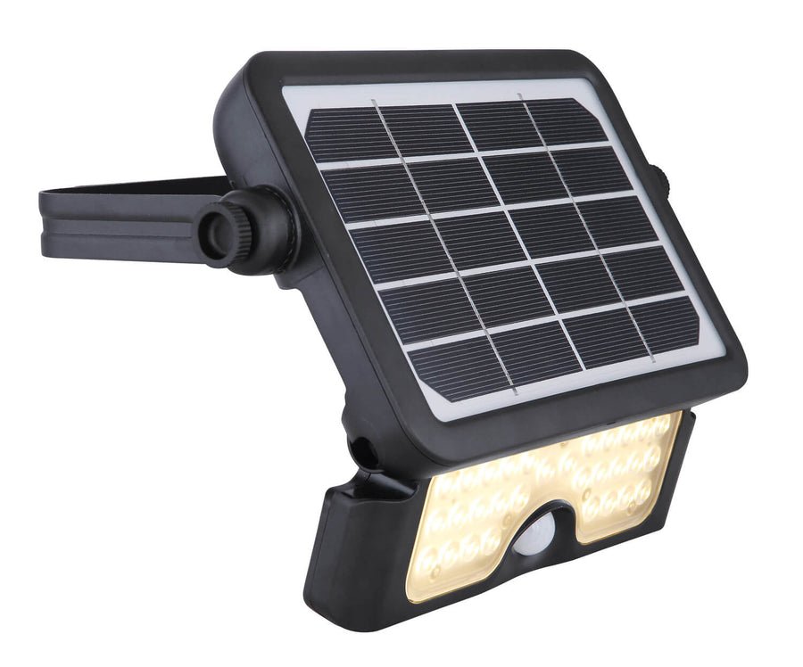 Vue de trois quarts du projecteur solaire noir, support orientable et LED allumées.