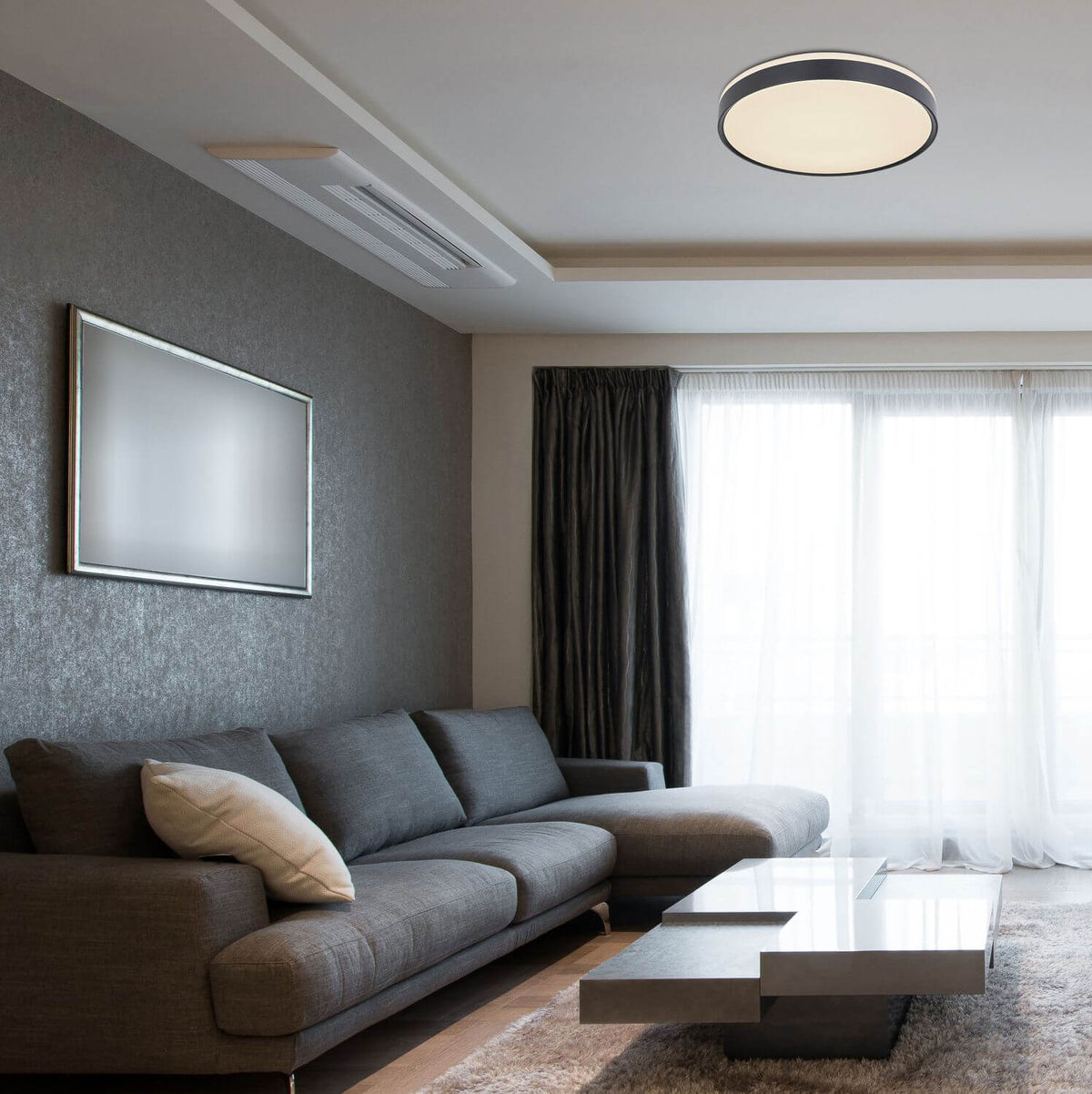 Mise en ambiance du plafonnier fixé au plafond d'un salon gris moderne