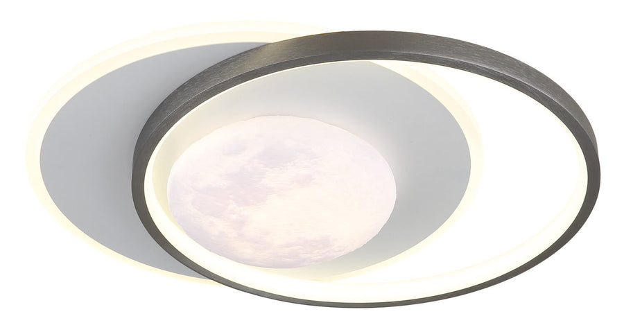 Vue rapprochée dévoilant la texture craquelée de la lune et le cerclage métallique