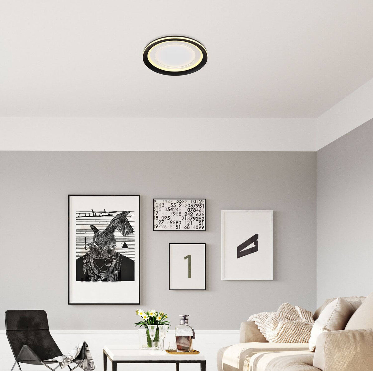 Mise en ambiance du plafonnier fixé au plafond d'un salon gris clair moderne