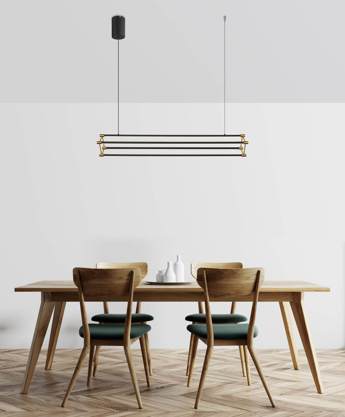 Luminaire installé au-dessus d'une table à manger en bois dans une pièce claire