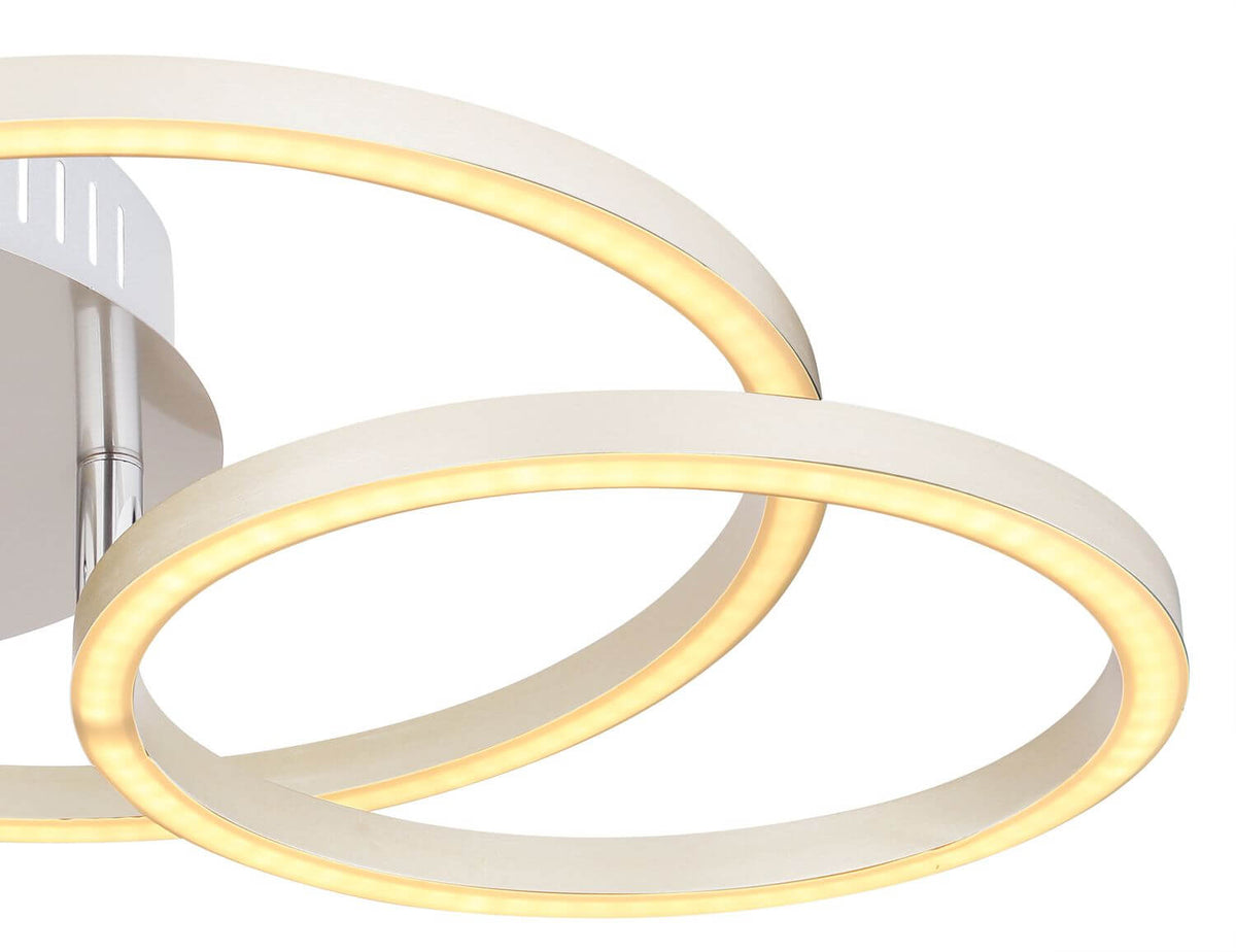 Détail de la finition nickel satiné et du ruban LED incrusté