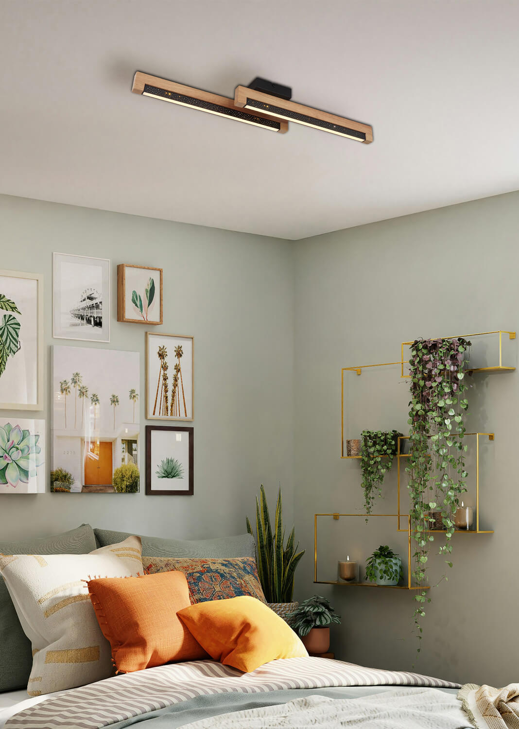 Mise en ambiance dans une chambre avec le plafonnier fixé au plafond au-dessus du lit.
