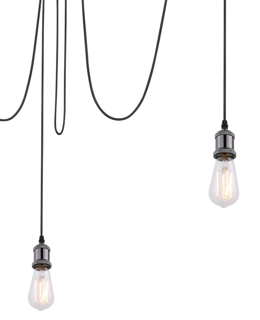 Gros plan sur la douille chromée et l'ampoule Edison transparente à filament