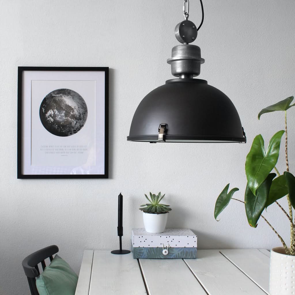 Suspension métal noir industriel, dôme Ø 42 cm à verre, cuisine | Bikkel