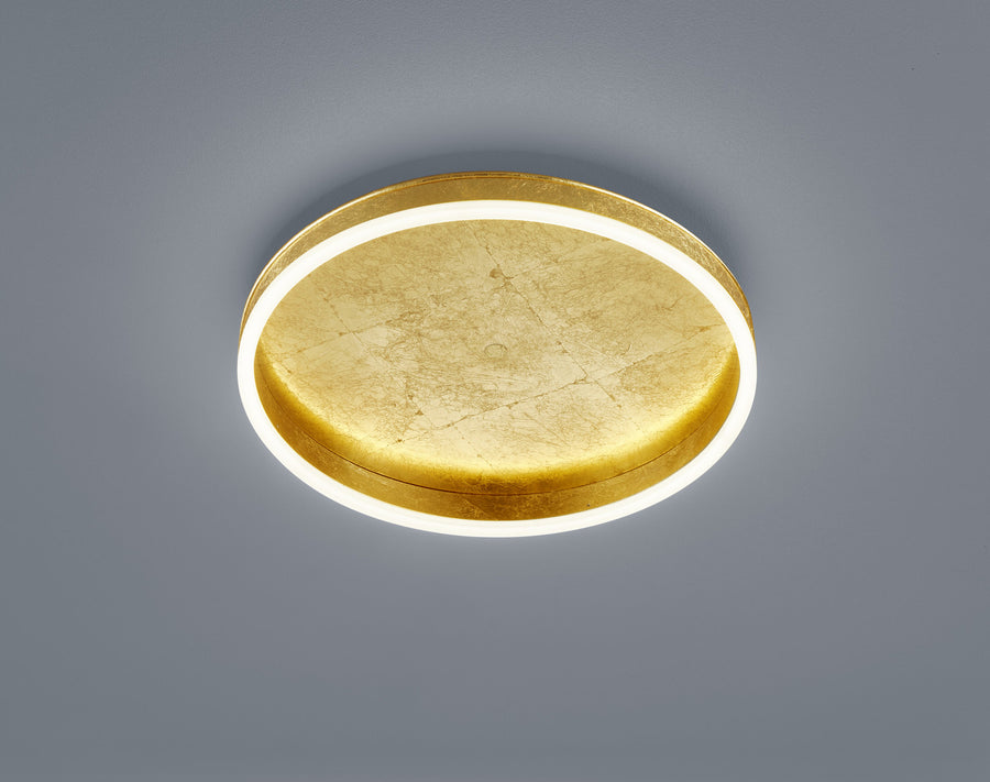 Vue de face du plafonnier doré rond avec anneau lumineux allumé