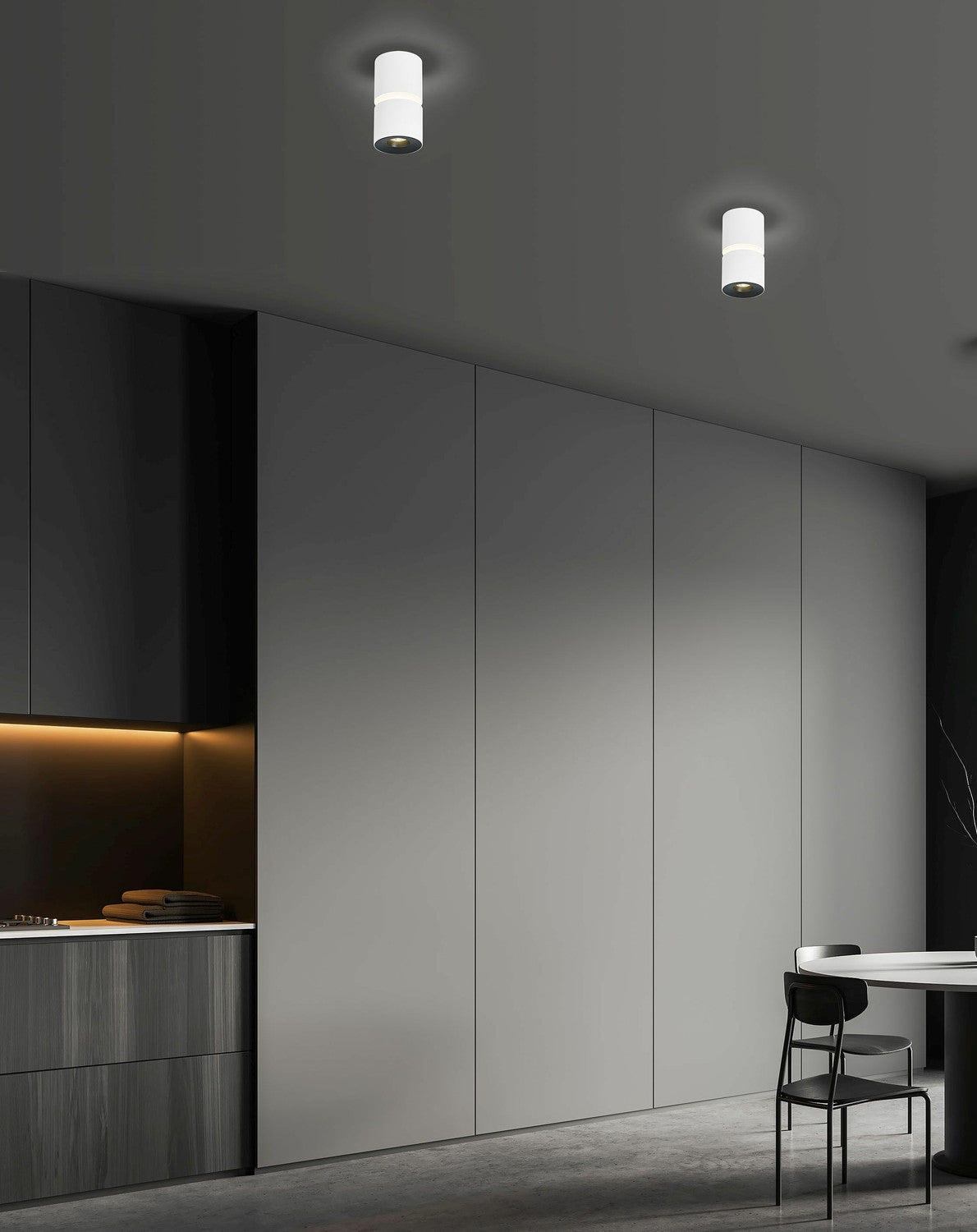 Mise en ambiance cuisine moderne, deux plafonniers blancs allumés au plafond gris