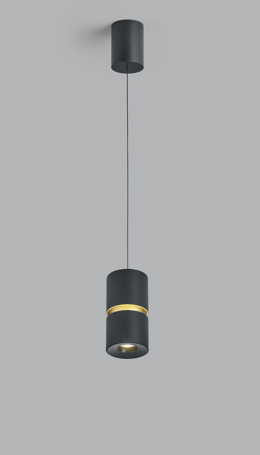 Vue de profil du luminaire noir avec anneau doré et optique orientée vers le bas.