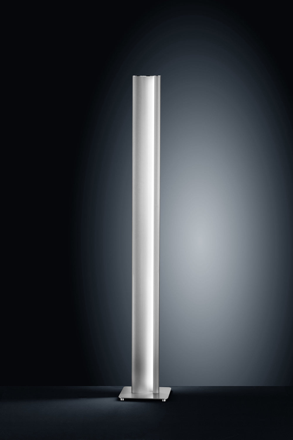 Lampadaire Kurvo nickel