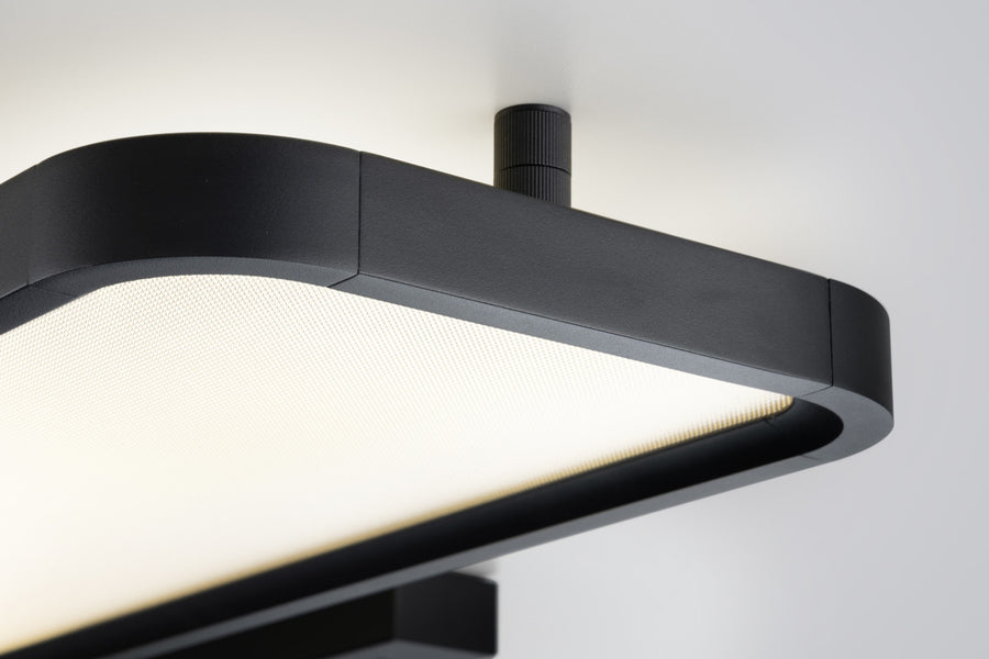 Détail de la finition : gros plan sur la structure noire et le diffuseur strié lumineux