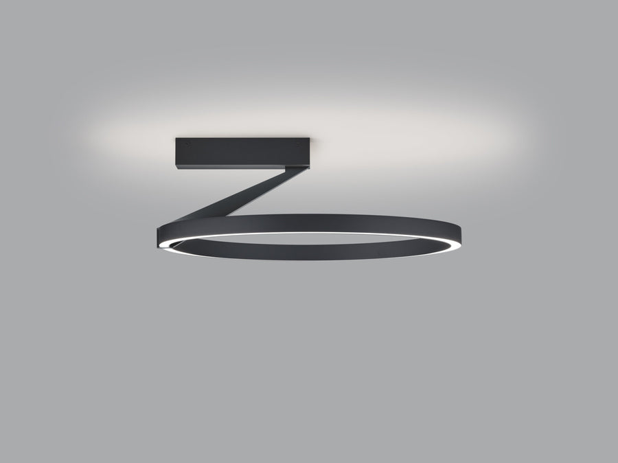 Vue de profil du luminaire, anneau lumineux suspendu sous la base rectangulaire noire