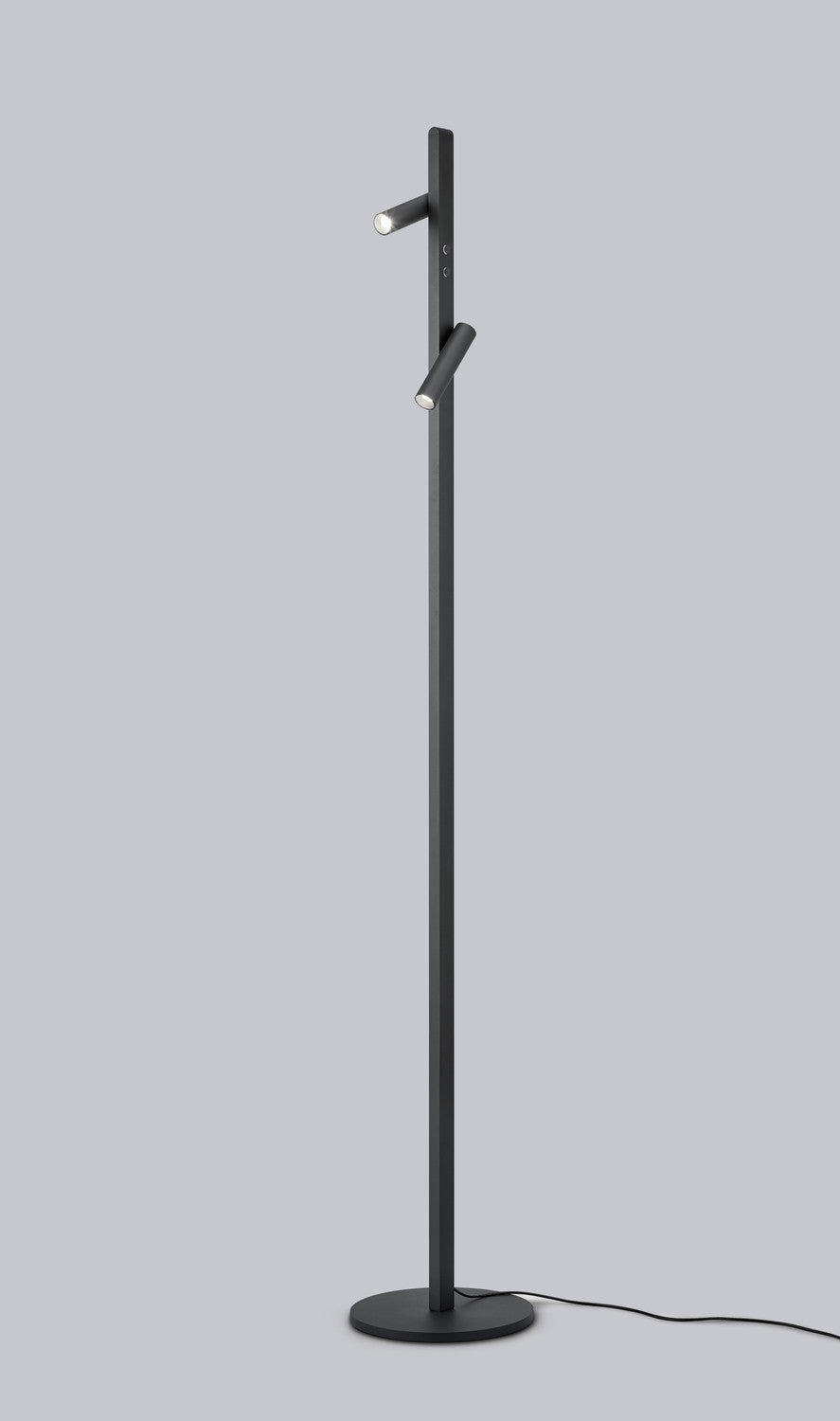 Vue en pied du lampadaire, projecteurs cylindriques orientables et câble au sol