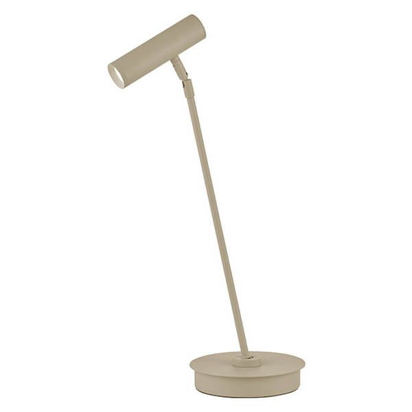 Lampe à poser beige de trois quarts, tête inclinée vers le bas sur sa base