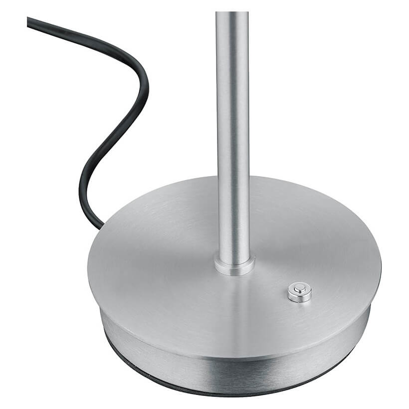 Détail du pied en aluminium brossé avec variateur rotatif et câble d'alimentation noir.