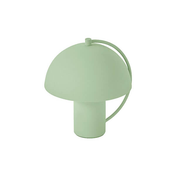 Vue trois quarts du luminaire vert, abat-jour dôme et arche reliant le socle