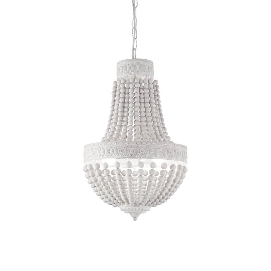 Suspension blanche en perles de bois, vue de face sur fond blanc