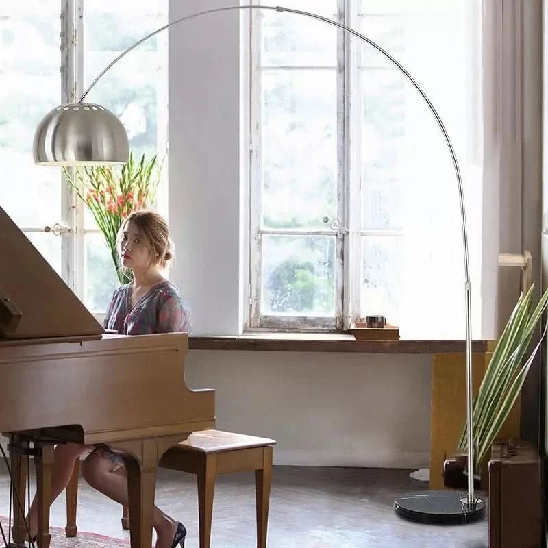 Lampadaire Argenté | Éclat Moderne - Designix Lampadaire