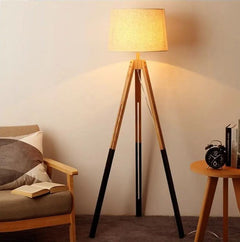 Lampadaire Trépied Bois | Élégance Naturelle