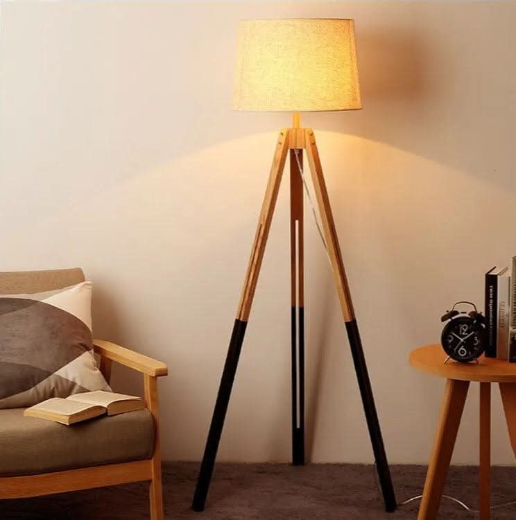 Lampadaire Trépied Bois | Élégance Naturelle