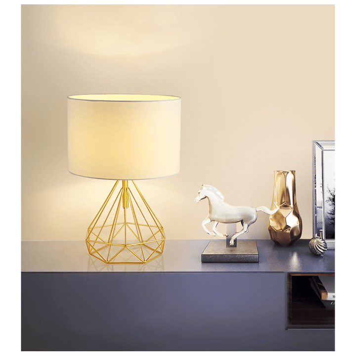 Lampe Géométrique Rétro | Silhouette Graphique - Designix Lampe de chevet Blanc et Doré