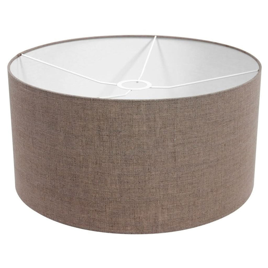 Détail du dessus de l'abat-jour cylindrique en tissu et de son armature blanche.