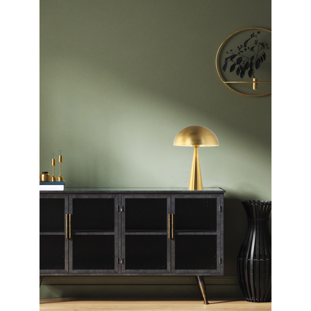 Lampe dorée sur buffet noir devant un mur vert olive décoration murale