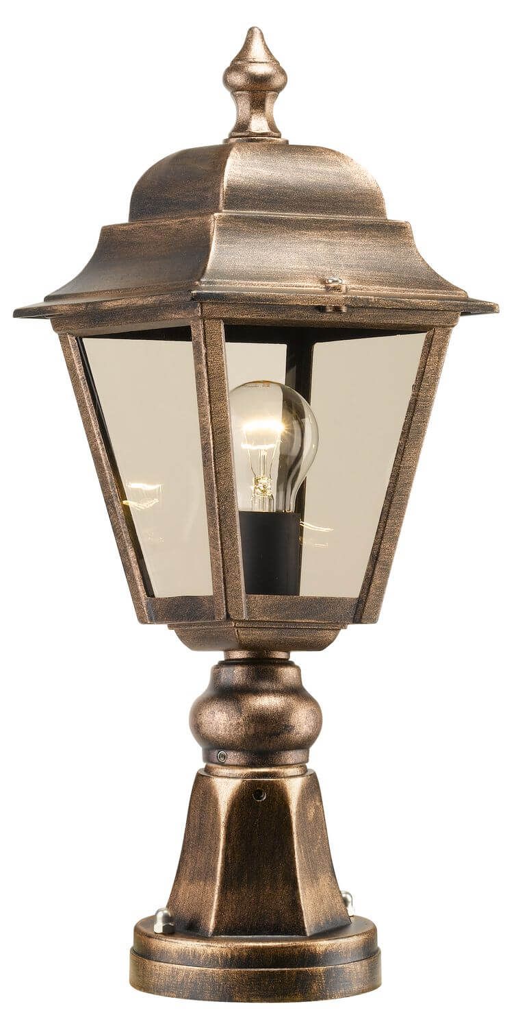 Détail de la lanterne allumée, ampoule chaude derrière les vitres transparentes