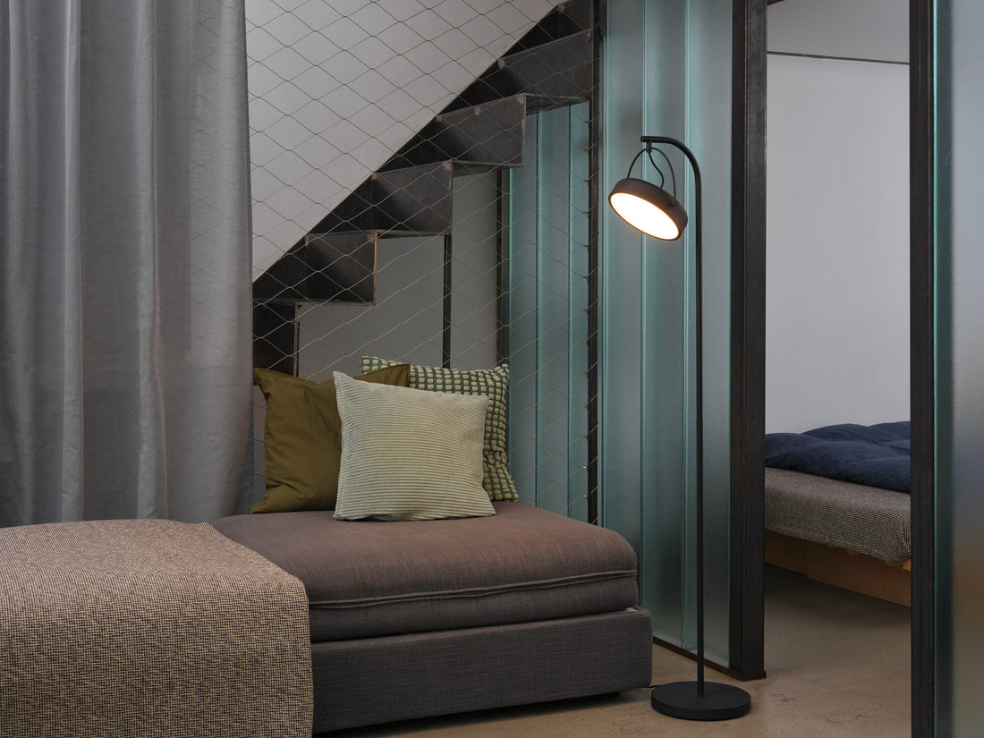 Lampadaire Puck noir