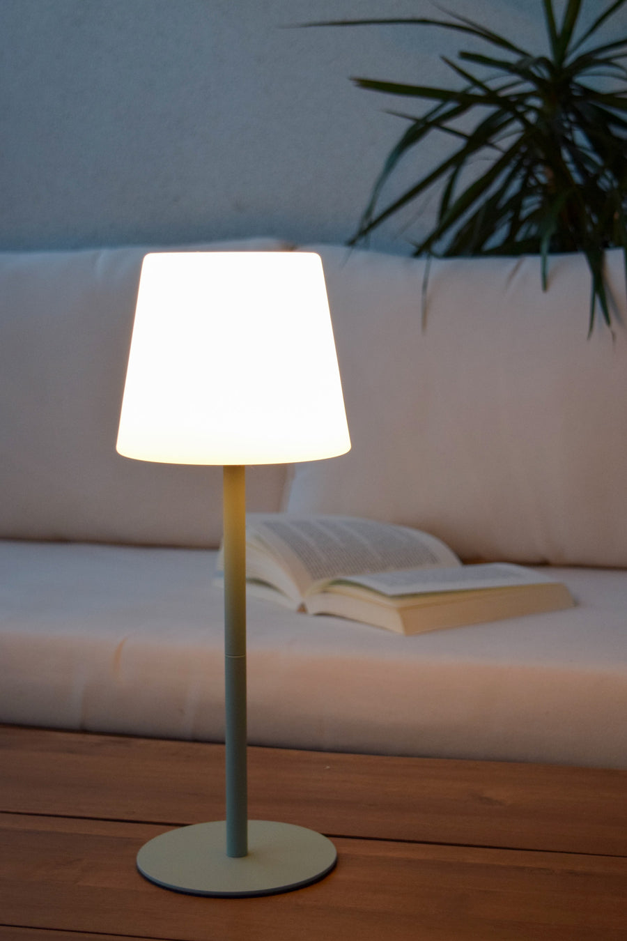 Lampe extérieure Tyon dorée mat et opale (13816/02/33)