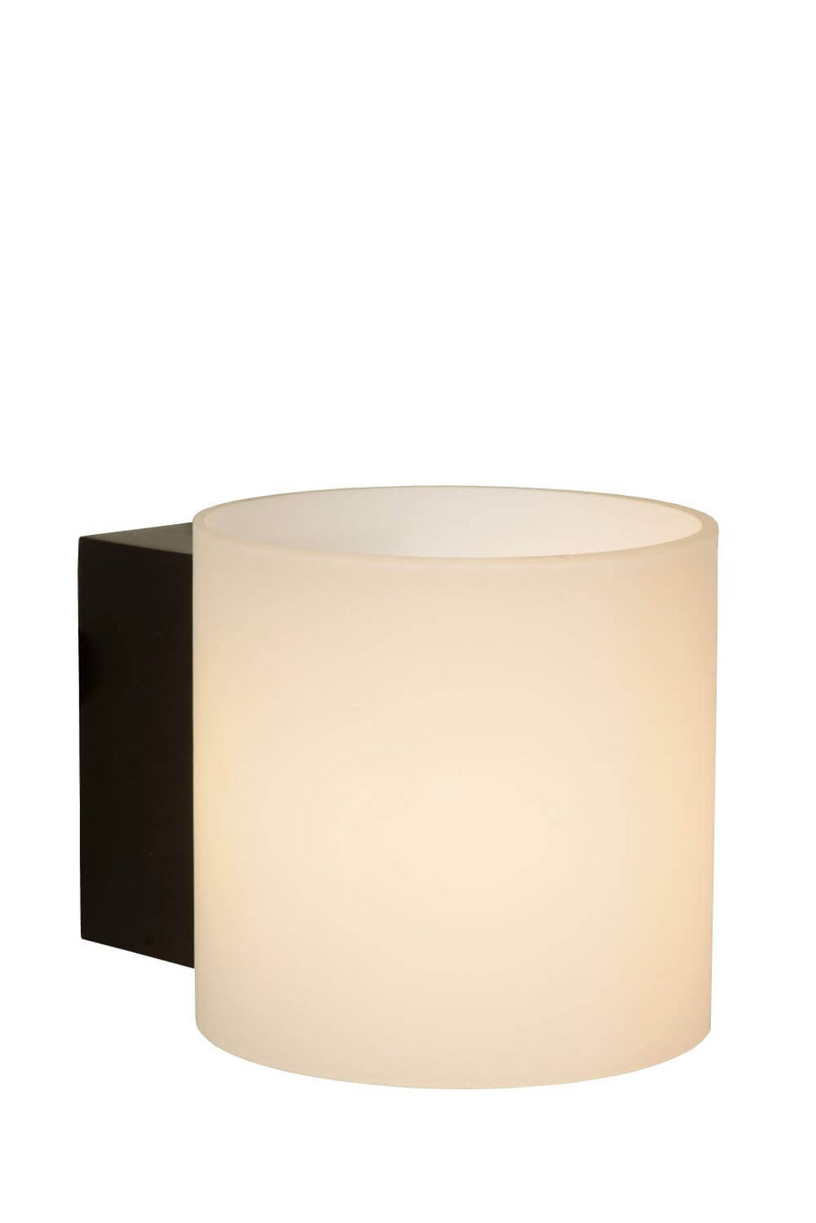 Produit seul sur fond blanc, applique vue de trois quarts avec diffuseur cylindrique opale