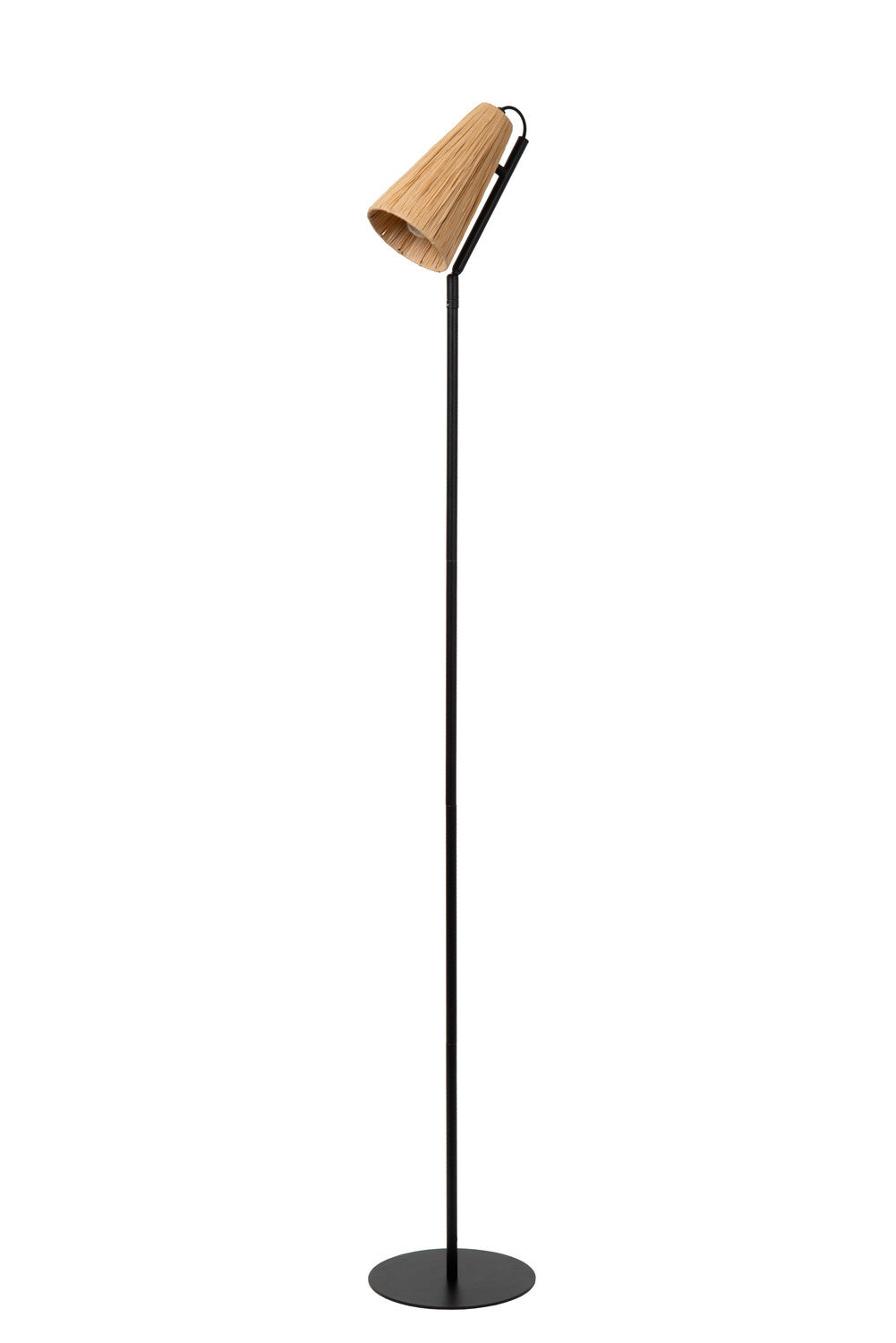 Lampadaire complet vu de face, abat-jour conique en rotin et long pied tubulaire noir.